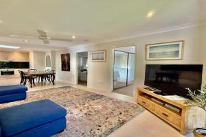 Fuller Holidays - Villa Carlyle, Byron Bay