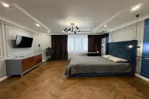 3h komnatnaya prostornaya v tsentre goroda Apartments, Almaty