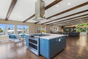 Elegant Coastal Home with Private Outdoor Space Apartments, Laguna Beach