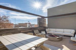 Modern 2BR ABQ Townhouse in Country Club Area, Albuquerque
