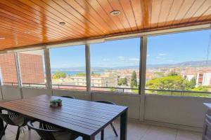 Apartamento con 2 habitaciones, terraza y aparcamiento privado, a 500m de la playa de - ES-319-52, Roses