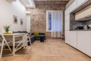 Enrico's Apartment in Porta Venezia, Monza