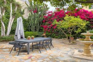 Charming Chalet Rental in With lovely garten, Cala Mayor