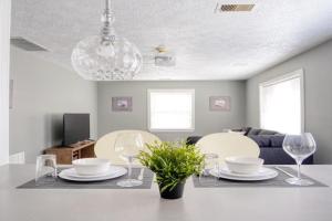 Explore Indy in Perfect Location - Cozy 1BR Guest house, Indianapolis