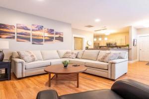 Perfect Downtown Location - 3BR - Private Garage - Family Friendly Guest house, Indianapolis