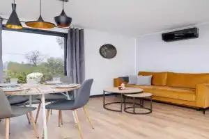 SARNIA HQ Container House in with Garden and Air Conditioning by Noclegi Renters, Bielsko Biala