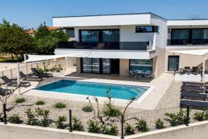 Holiday Home Ferienvilla Villa Mirakul mit privatem Pool by Interhome, Omisalj
