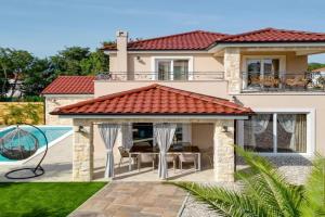 Holiday Home Villa Lukas und Ana mit Schwimmbad by Interhome, Pinezici