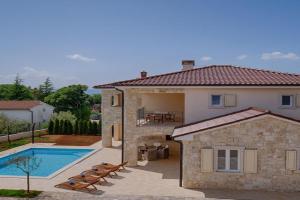Holiday Home Haus in mit privatem Pool by Interhome, Pinezici