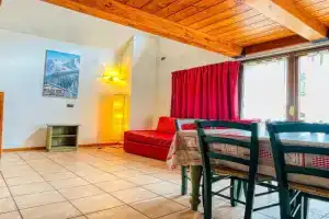 Apartment Zwei-Zimmer-Wohnung im Dachgeschoss 5 p- l- Villa Frejus by Interhome, Bardonecchia