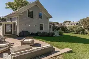 The Mariner|Family Friendly|Backyard|Walk 2 Beach Guest house, Gloucester