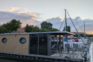 Hausboot Tommi Hotel, Stralsund