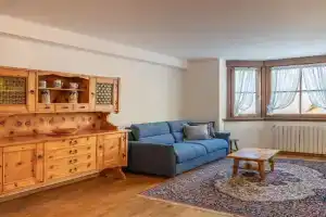 Casa Tre Corone, sulla strada per Cortina, Borca di Cadore