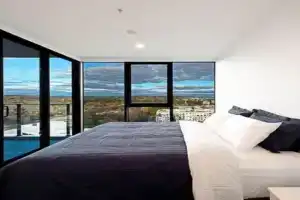 Private Ensuite Bedroom with Lake and Mountain Views in Shared Home City Centre plus Parking, Canberra