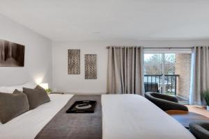 Modern Midtown Studio and Private Balcony, Raleigh