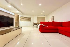 2BR Apartment next to the Seafront, St Julians