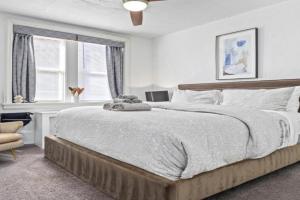 AC Retreat - Cozy 2BR by Tropicana & Beach Apartments, Atlantic City