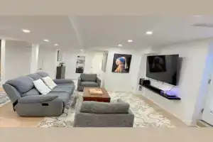 Studio 8848 - Sleeps 8, Mississauga