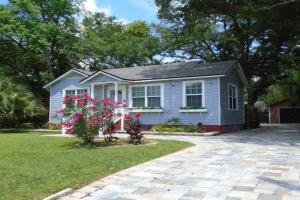 Modern Cozy Home with Fire Pit, Deck, Peaceful Yard & Outdoor Lounge Guest house, Jacksonville