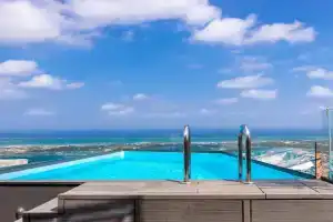 Villa Iliahtida, Adelianos Kampos