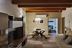 A Casa di Vale, Syracuse