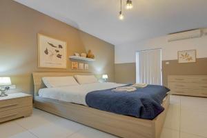 Stylish 1BR Home with Terrace in Gzira WiFi and AC Apartments, St Julians