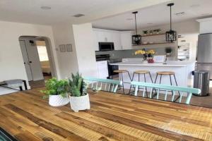 Spacious 4 BR, 2 king bed Near DT Dalí st pete Guest house, Saint Petersburg