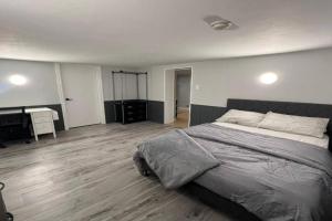 Prime Location Studio with Separate amenities, London