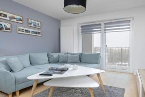 Modern Grey Apartment Close to the Centre of Perfect for Remote Work by Noclegi Renters, Rzeszow