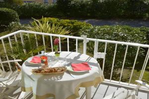 T2 Le Bougainvillier Apartments, Cassis