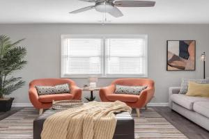 Vibrant 3-BR Home Downtown Sleeps 6 NC Guest house, Durham