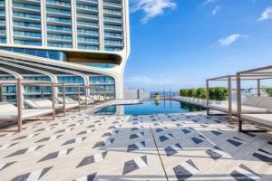 Official Mercury Suites Premium Two Bedroom Living with AC, Pembroke