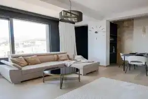Luxury 1-Bedroom close to the beach in, Rafailovici