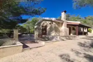 Maria's Garden House, Pelendri