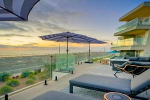 Modern Ocean-View Retreat w/ Firepit & Steps to Beach Guest house, Carlsbad