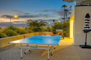 Luxury Retreat | Across The Street From Beach | Firepit, BBQ, Ping Pong, Cornhole & More Apartments, Carlsbad