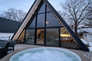 A-Frame Love hotel, Quba