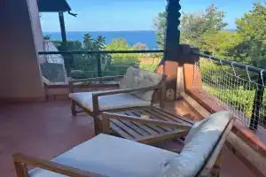 Bergamot apartment with terrace and sea view, Scalea