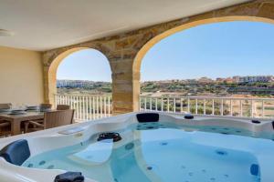 Gozo Getaway! Heated Jacuzzi & Views Apartments, Xaghra