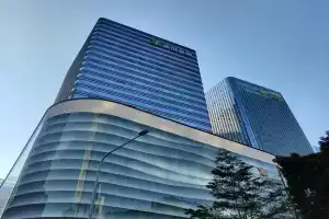 Cloud-Walk Hotel Panoramic High-Rise Cityscape Within 100 Meters of Metro Line 3, Shenzhen