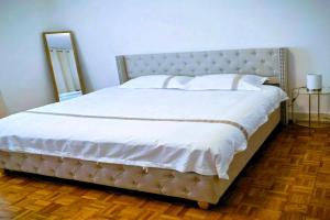 Elegant Room near Lake, Montreux