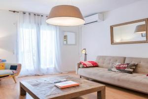 UrbanChicMalaga 3 Bedroom Spacious Quiet Historic Apt, Malaga