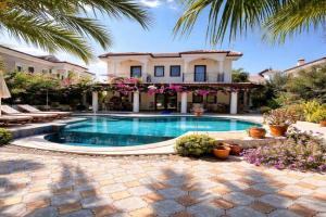 Villa VIGDIS- Family-Friendly Villa in Centre with Private Pool & Garden, Dalyan