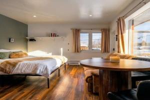 Chic & Cozy Bachelor w Kitchenette New Apartments, Sudbury