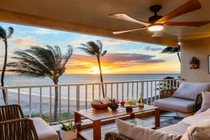 Endless Blue- Maui luxury oceanfront, spectacular sunset 2-bedroom retreat in, Kihei