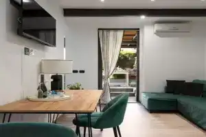 Nadia's Lovely Home - WITH PRIVATE GARDEN AND JACUZZI Apartments, Florence