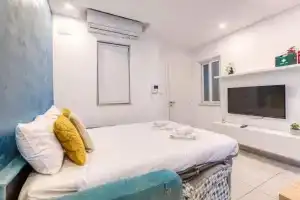 FiftyNine Studio Penthouse in Heart of Floriana, Pieta