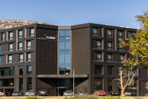 Hotel Cube, Bar