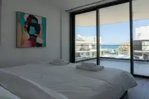 Coastal 2BR Sea View Near Mackenzie Beach Larnaca Apartments, Larnaka