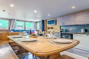 Spacious Ski-In Out apartment with Mountain Views, Val Thorens